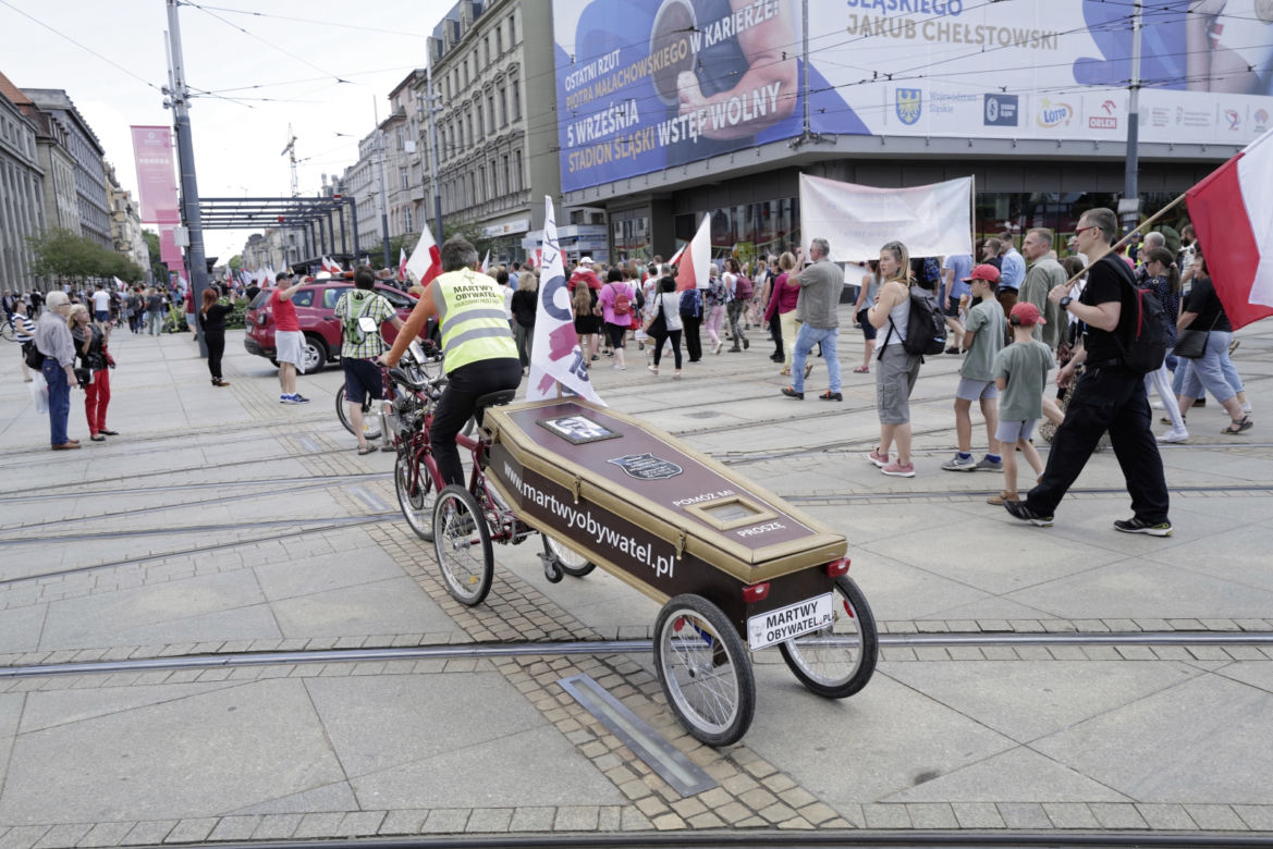 Protest antyszczepionkowców w Katowicach