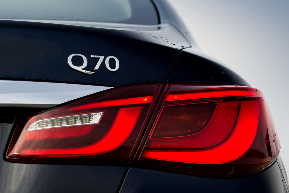 Infiniti Q70h Premium Tech