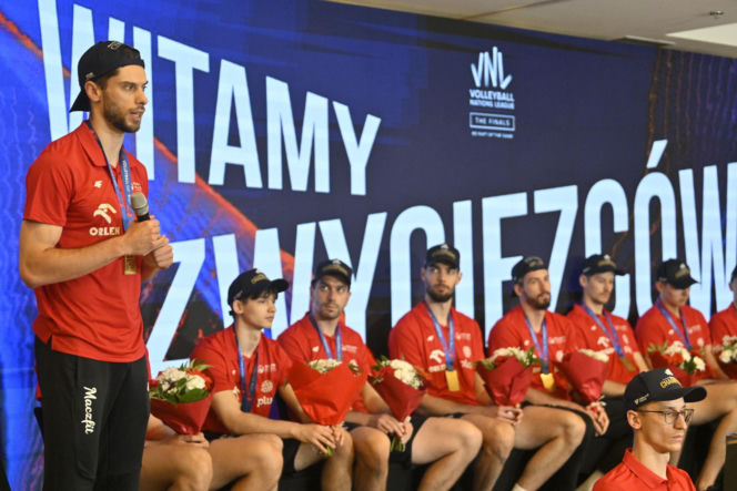 Złoci siatkarze po perypetiach wrócili do Polski