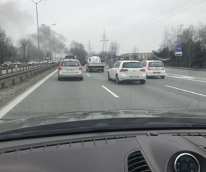 Płonie samochód w Katowicach! Co się stało? [ZDJĘCIA]
