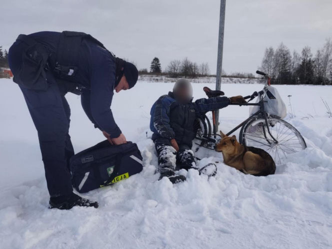 "Pies ogrzał mnie swoim ciałem i ocalił życie". Niezwykła historia z Podlasia
