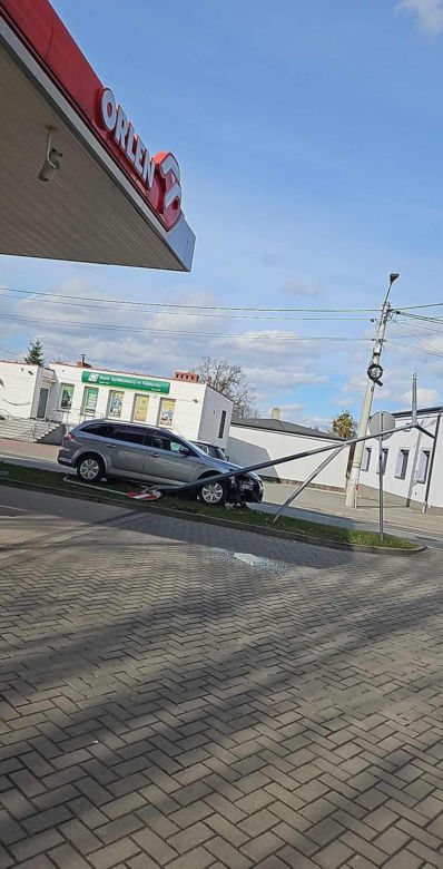 Śląskie: Zdemolował samochodem stację paliw. Nie znalazł paliwa za 5,19‬ zł?