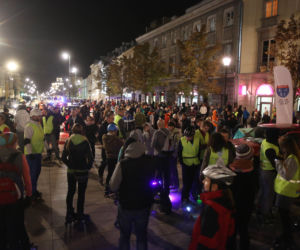 Nightskating. Warszawiacy przejechali stolicę na rolkach [Zdjęcia]