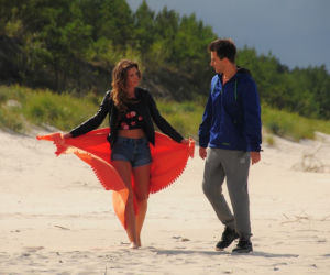 Pierwsza miłość. Mikser (Błażej Michalski), Luiza (Klaudia Halejcio)