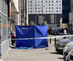 Tragedia w samym centrum Warszawy. Kobieta skoczyła z 9. piętra. Nie żyje
