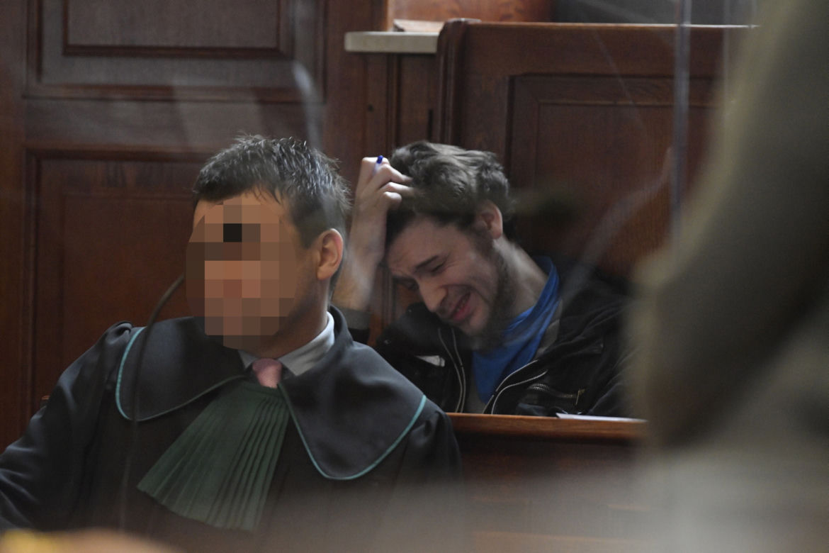 Amerykanin Karl Pfeffer gra przed sądem
