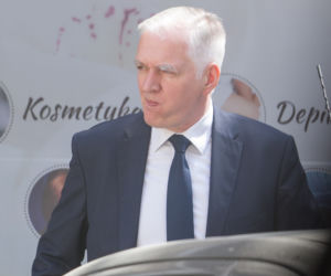 Jarosław Gowin robi się na bóstwo