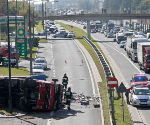 15 ton śmieci zasypało Trasę AK