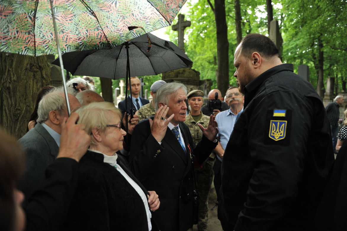 Ukraińcy w hołdzie Danielowi Sztyberowi - poległemu żołnierzowi ochotnikowi z Warszawy
