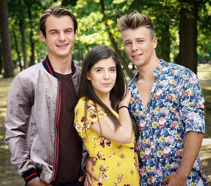 Barwy szczęścia. Paweł Piasecki (Mateusz Rzeźniczak), Agata (Natalia Zambrzycka), Patryk (Konrad Skolimowski)