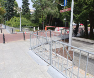 Potężna brama stanęła przed Sejmem