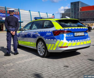 Policjanci jeżdżą odnowionymi radiowozami! Samochody aż się błyszczą! [ZDJĘCIA]