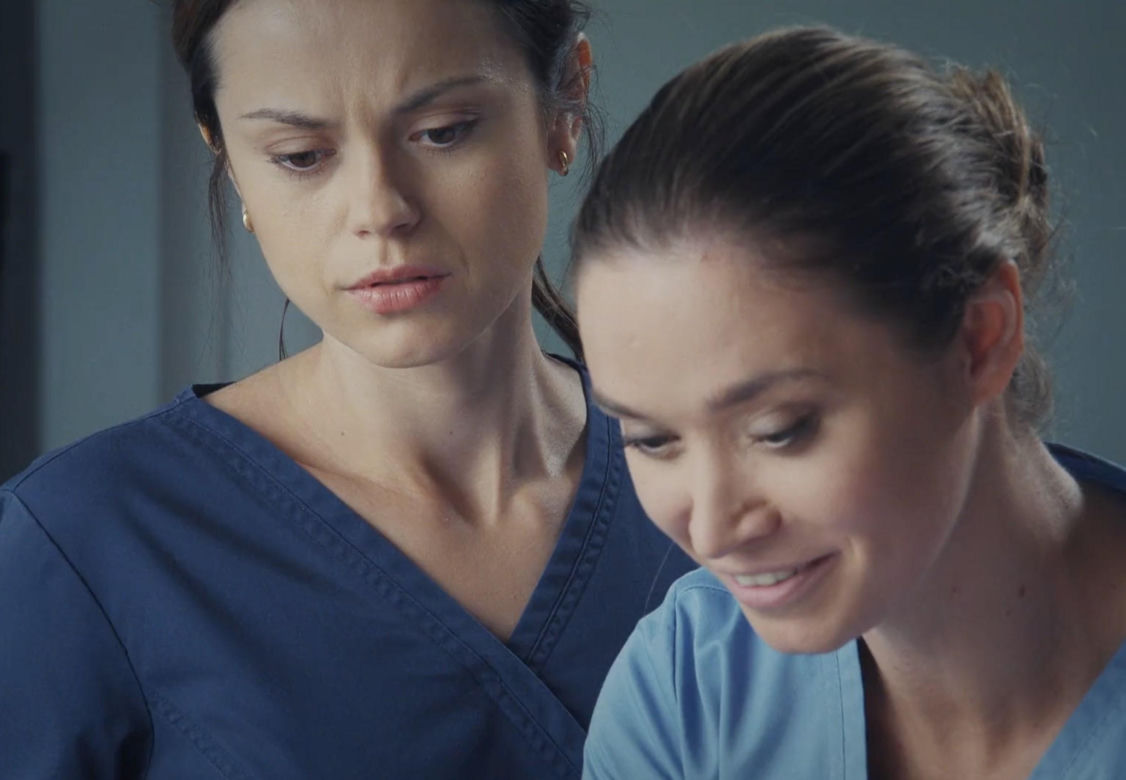 M jak miłość, odcinek 1837: Laura (Klaudia Kulinicz), Kasia (Paulina Lasota)