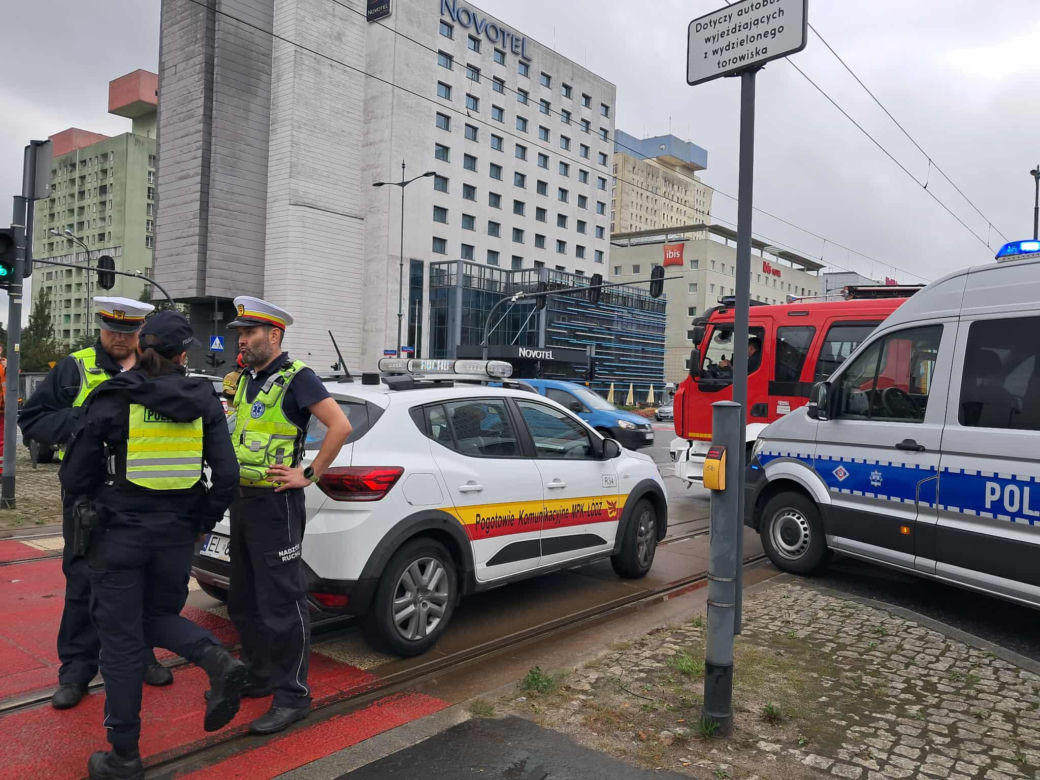 Zderzenie dwóch tramwajów w centrum Łodzi.