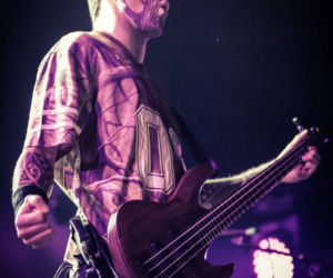 Skrupulatnie wyreżyserowany groteskowy spektakl okraszony nutą surrealizmu – Avatar zawładną Warszawą [RELACJA]