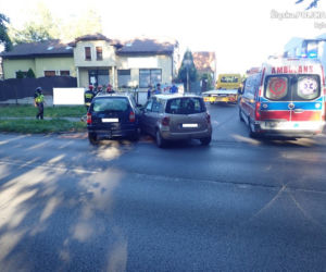 Groźny wypadek na skrzyżowaniu w Rybniku. Ranny 54-latek trafił do szpitala 
