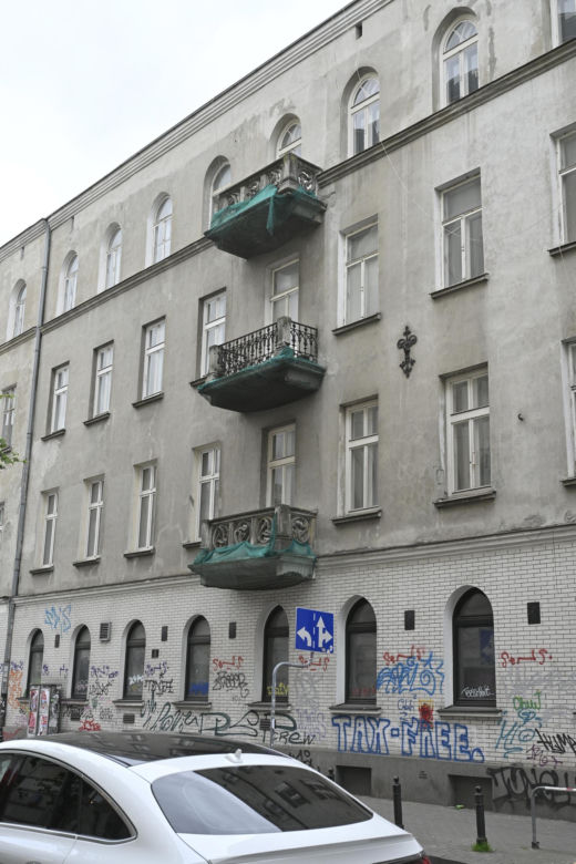 „To co robi miasto, to skandal”. Warszawa sprzedaje zabytkową kamienicę w centrum za grube miliony