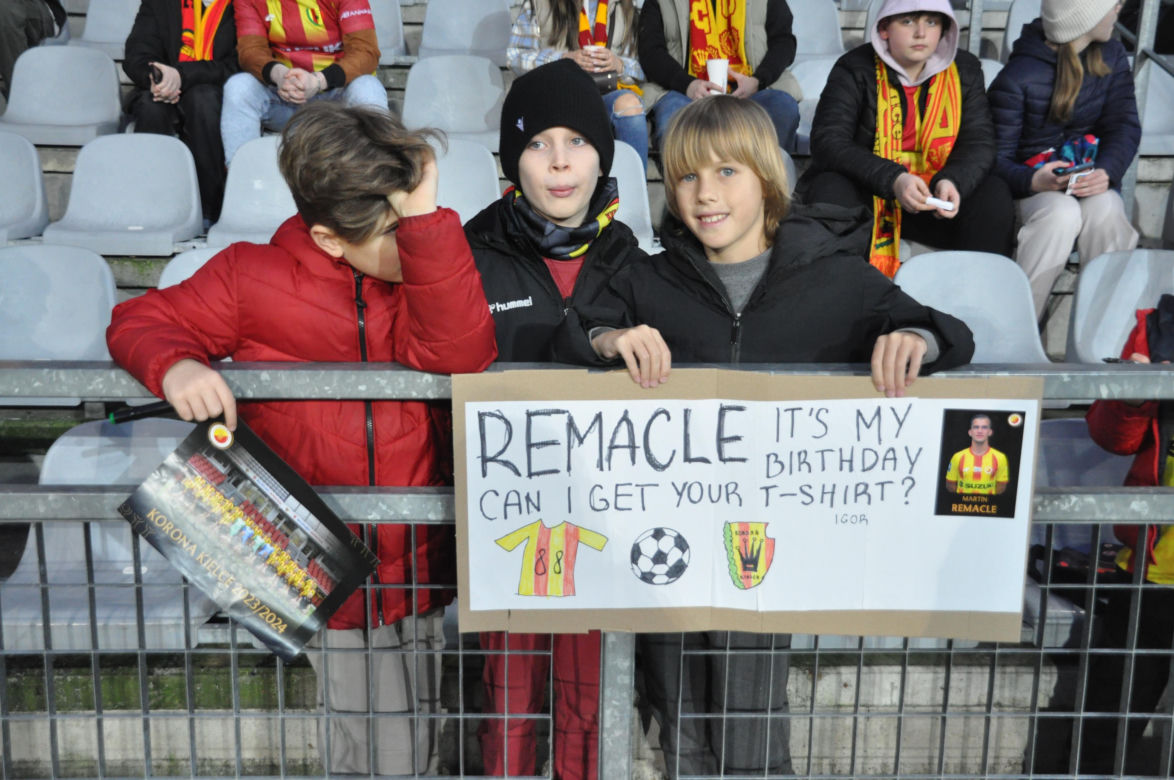 Korona Kielce - Legia Warszawa. Zdjęcia kibiców na Suzuki Arenie