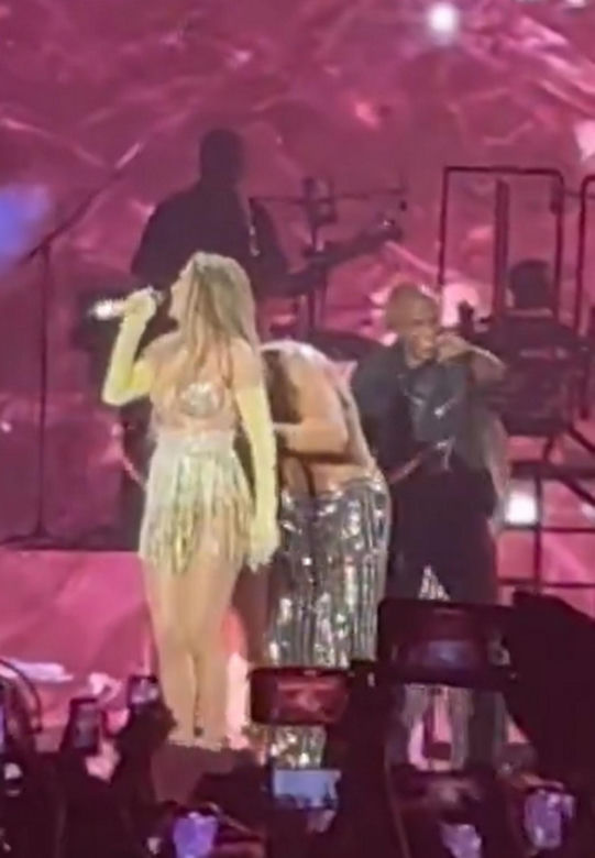 Jennifer Lopez nie nosi bielizny?! Tym razem na szczęście miała…