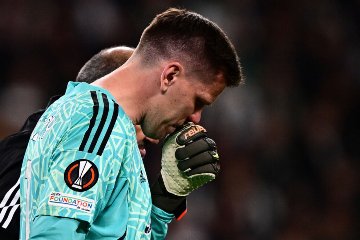 Wojciech Szczęsny złapał się za klatkę piersiową w trakcie meczu. Opuścił boisko ze łzami w oczach! Tajemniczy problem