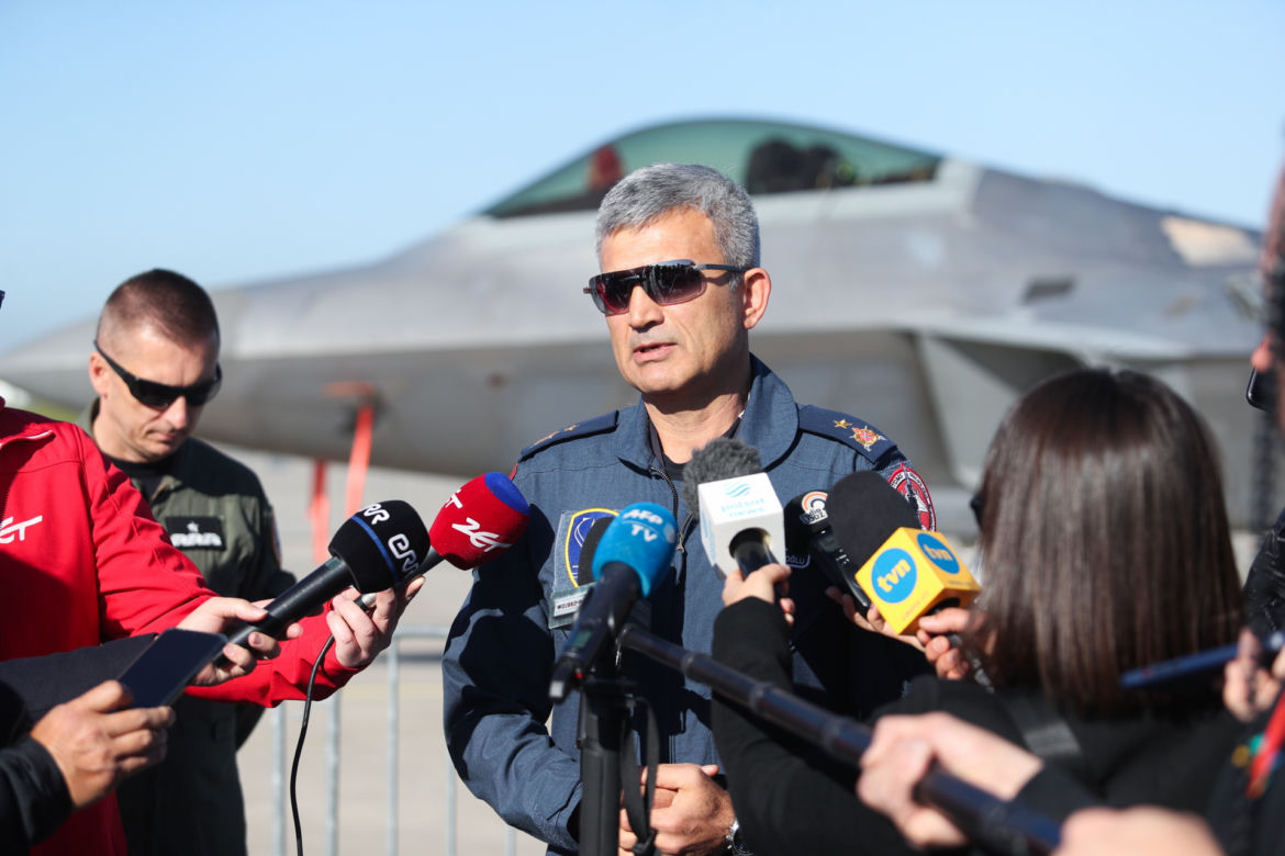 W Łasku odbywają się ćwiczenia sił powietrznych NATO. "Odpowiemy na każde wrogie działanie"