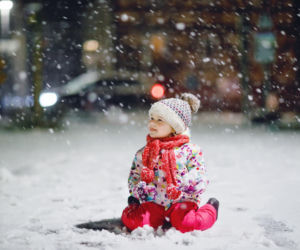 Lodowisko przed domem? Mamy sposoby bezpieczne dla roślin i butów