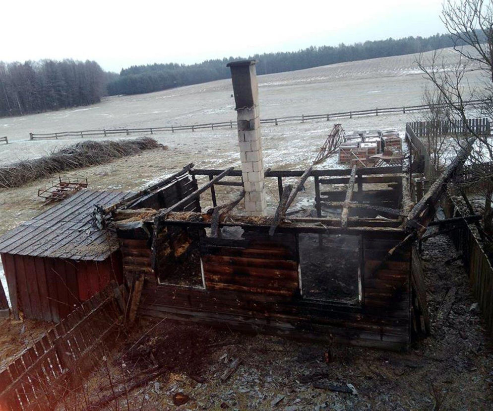 74-latek spłonął