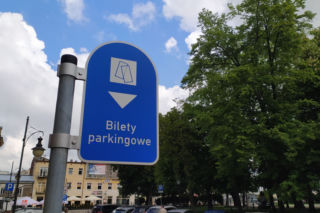 MZDiK: Radomianie wrzucili w tym roku zdecydowanie mniej do parkomatów.