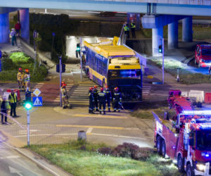 Autobus miejski wjechał w przejście podziemne przy Dworcu Zachodnim