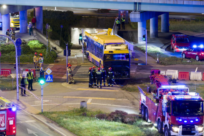 Autobus miejski wjechał w przejście podziemne przy Dworcu Zachodnim