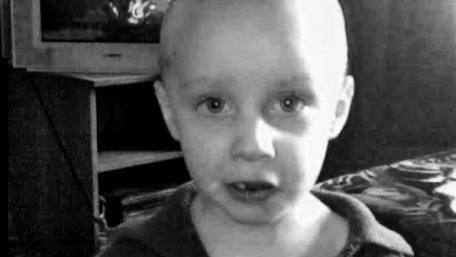 3-letni Bartuś zabity przez ojczyma. Miażdżył mu genitalia! Obnażone zdjęcia skatowanego dziecka w sieci