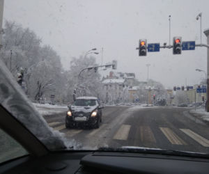 FATALNE warunki na drogach Rzeszowa. Śnieżny ARMAGEDON! [ZDJĘCIA]