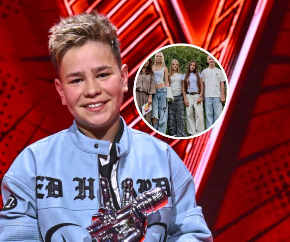 Wiktor Sas ze statuetką The Voice Kids. Na miniaturze grupa dawnych reprezentantów. O Eurowizji Junior przeczytasz w Eska.