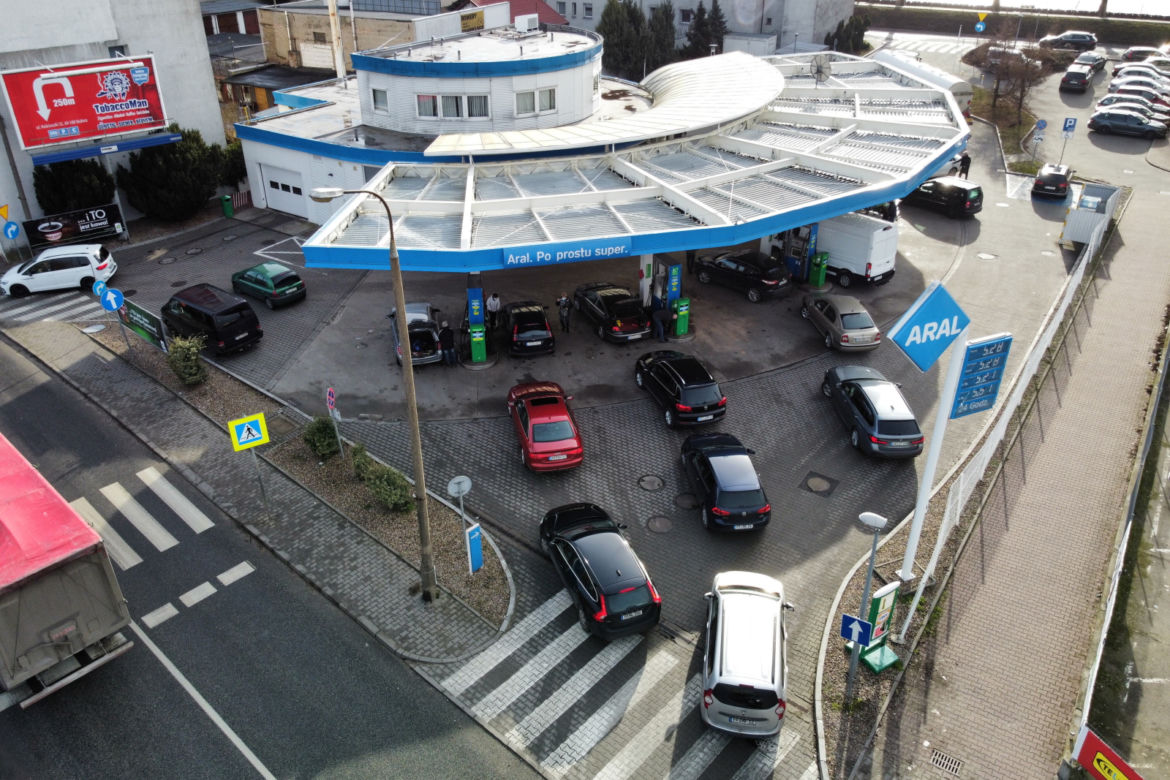 KIEROWCY Z NIEMIEC TANKUJĄ W POLSCE