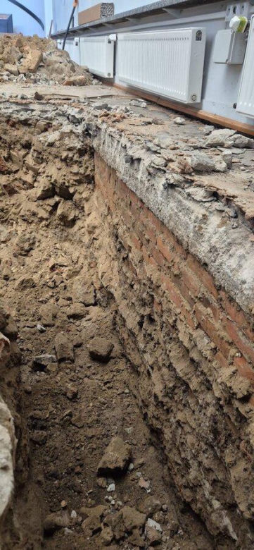 Kilkusetletnia tajemnica wyszła na jaw podczas remontu. Archeolodzy znaleźli fundamenty kościoła