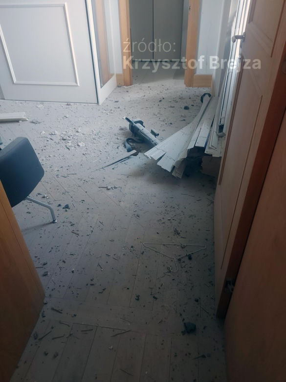 Zdjęcia z Komendy Głównej Policji po wystrzale z granatnika
