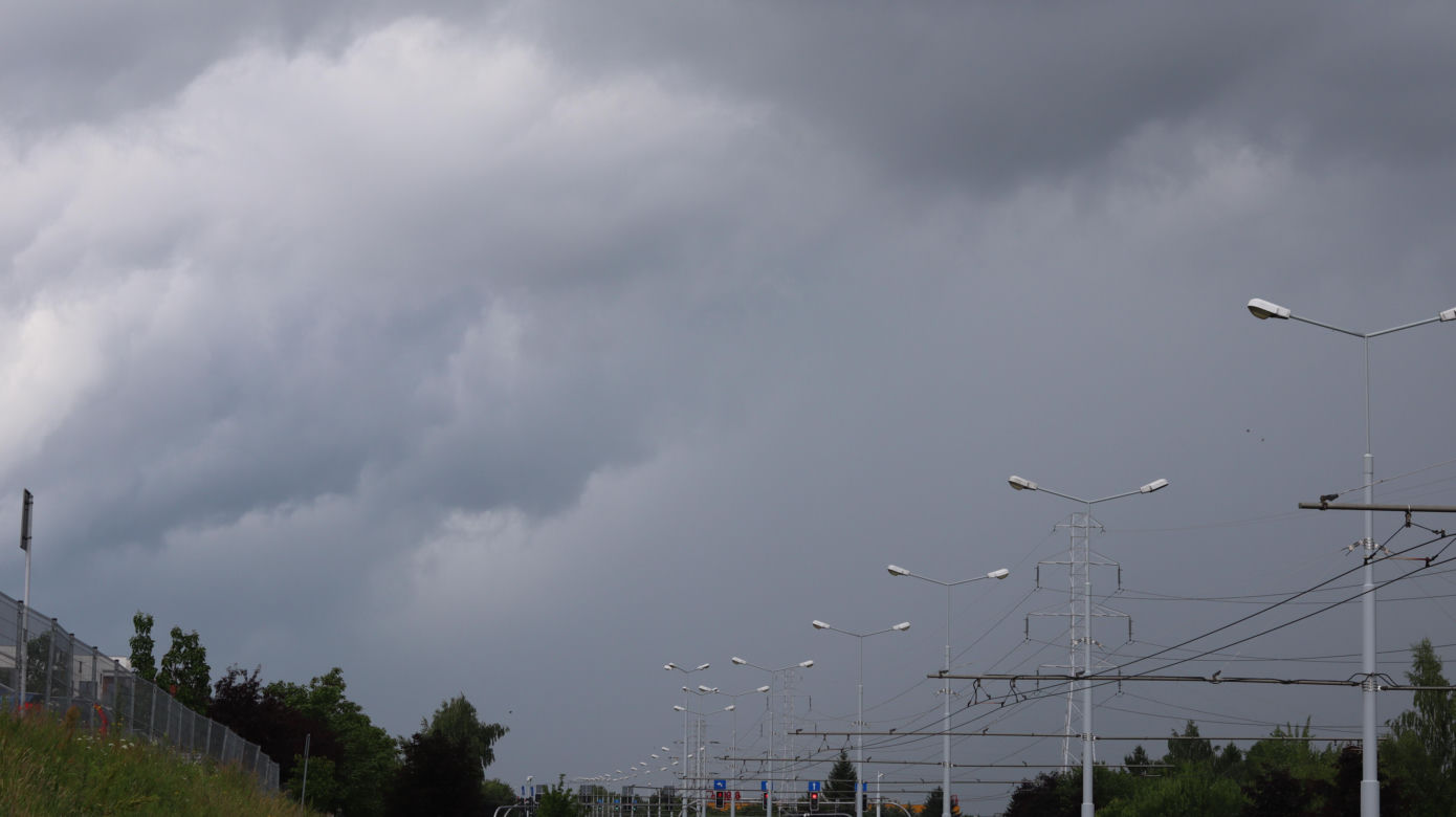 Burza nad Lublinem. Czarne chmury przykryły miasto, słychać grzmoty [GALERIA]