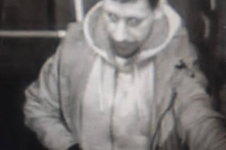 Policja poszukuje tego mężczyzny. Może mieć związek z napadem na kierowców MPK we Wrocławiu