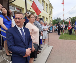 Dąbrówka Stany, gmina Skórzec: nowym wozem strażackim, po nowej drodze, do nowej szkoły