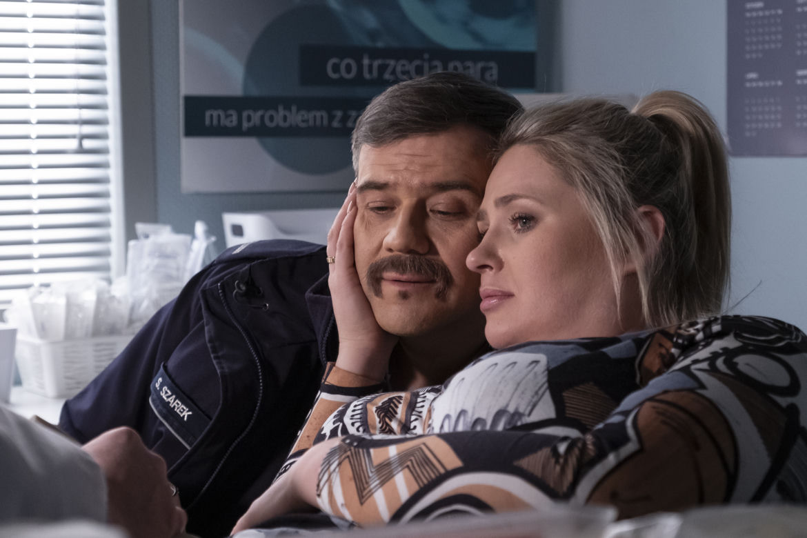 W rytmie serca 6 sezon odc. 69. Szarek (Dariusz Toczek), Ewa (Elżbieta Romanowska)