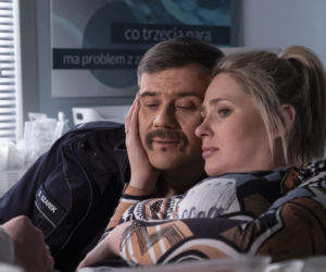 W rytmie serca 6 sezon odc. 69. Szarek (Dariusz Toczek), Ewa (Elżbieta Romanowska)