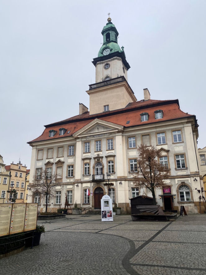 Jelenia Góra: Pogrzeb 11-letniej Danusi. Całe miasto pogrążone w smutku