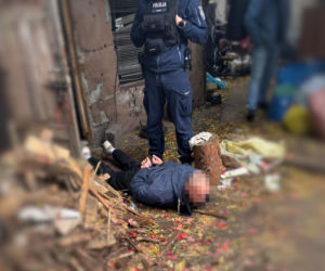 Horror na spacerze w Otwocku. Wycelował w nią z broni bez żadnego powodu!