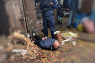 Horror na spacerze w Otwocku. Wycelował w nią z broni bez żadnego powodu!