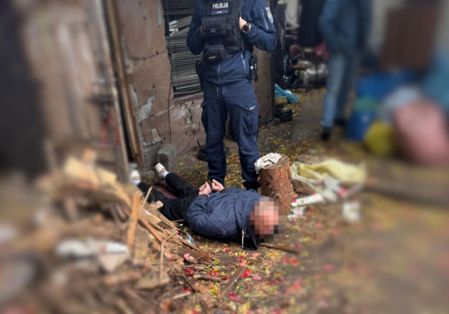 Horror na spacerze w Otwocku. Wycelował w nią z broni bez żadnego powodu!
