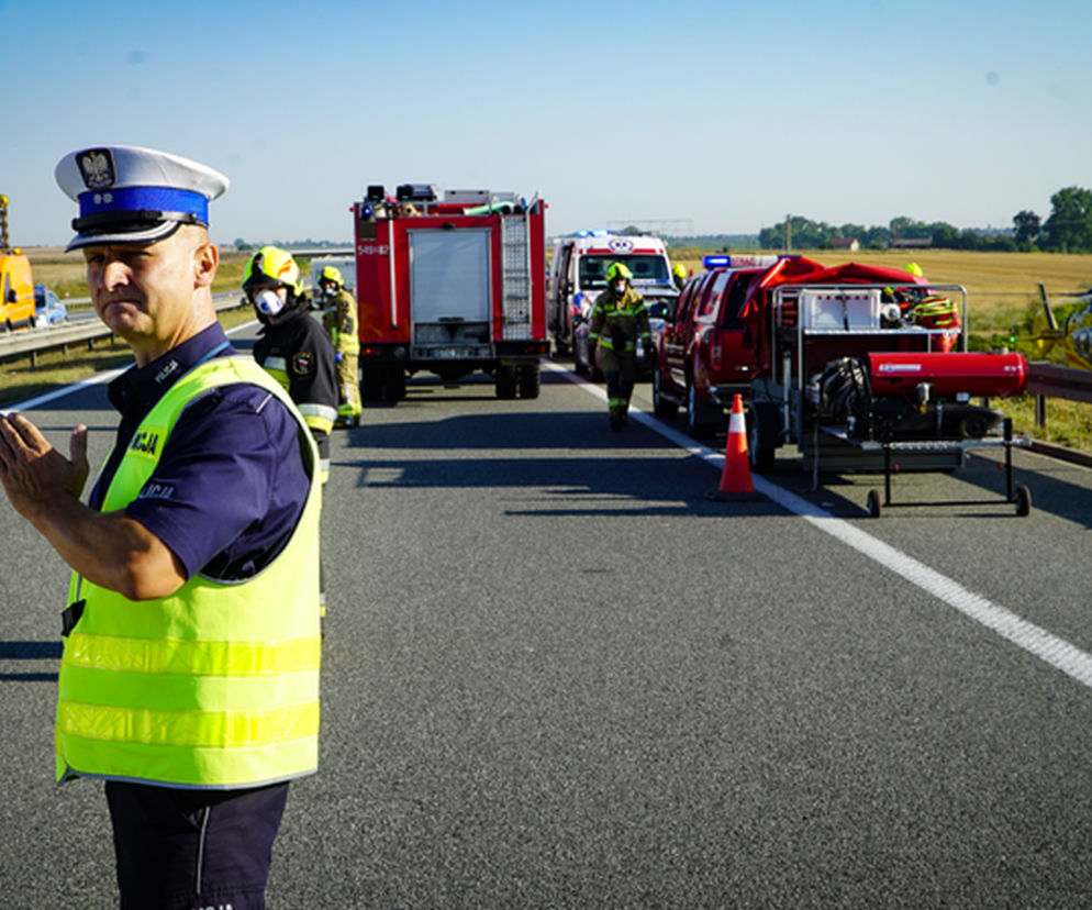 WYPADEK autokaru z dziećmi na A1