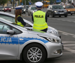 Wszystkich Świętych 2026 na Warmii i Mazurach. Około 200 policjantów dziennie na drogach. Sprawdź, na co uważać