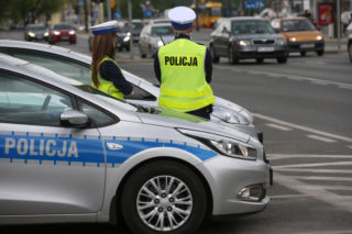 Pijany kierowca pędził zakopianką wioząc małe dzieci. Żonie to nie przeszkadzało