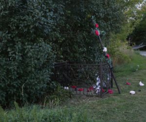 Lepiej zejść mu z drogi. Wojciech K. zniszczył krzyż przy kapliczce