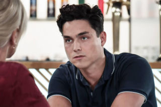 Pierwsza miłość, odcinek 4191: Pseudokibice grożą Borysowi śmiercią, stawiając go w sytuacji bez wyjścia